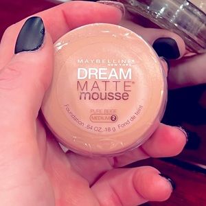 UNOPENED - Maybelline Dream Matte Mousse Foundation (Medium 2)